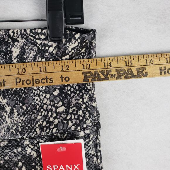 Spanx Women's L Faux Leather Shine Snakeskin Leggings Gray Animal Print New - Picture 4 of 12